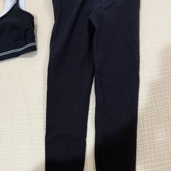 ALO Yoga Black and White Activewear Set - Picture 4 of 9